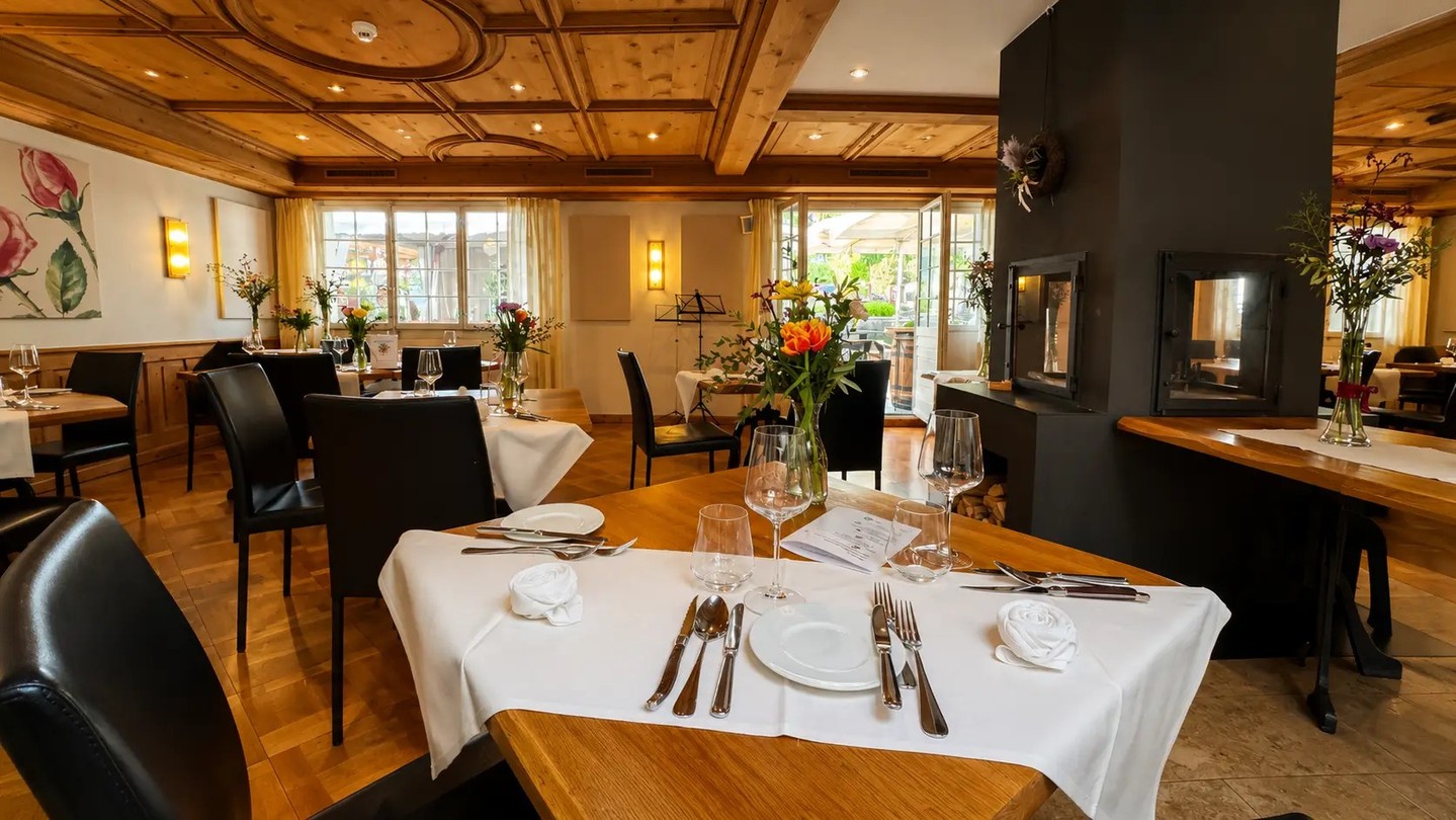 Der schönste Grund, unter der Woche auszugehen: es ist ruhig. Dienstagabends neu der Surprise-Dienstag — beim Surprise Menü geht ab vier Gängen einer aufs Haus, vier Gänge CHF 75.00 statt CHF 88.00. Mittwoch Chateaubriand zur Aktion für CHF 59.00 pro Person, Donnerstag Cordon Bleu in zwölf Kombinationen ab CHF 26.00. Montag bis Freitag, 09.00 bis 23.00 Uhr. Tisch reservieren: Link in der Bio. Aus Spass am Genuss!#GasthofKreuz #Egerkingen #Olten #Solothurn #RegionGäu #AusSpassAmGenuss #SchweizerKüche
