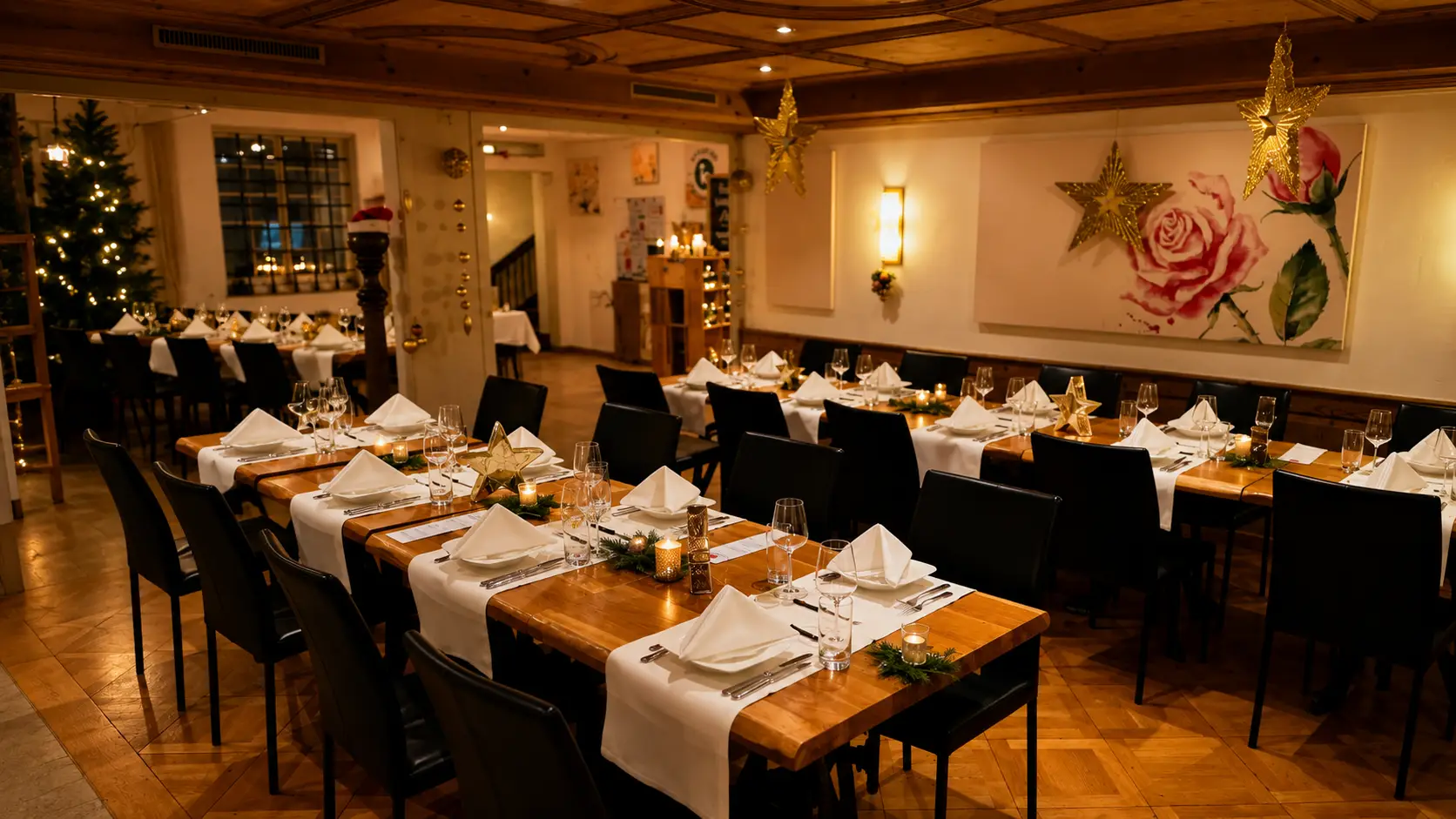 Atrium mit Cheminée im Gasthof Kreuz Egerkingen – weihnachtlich gedeckt
